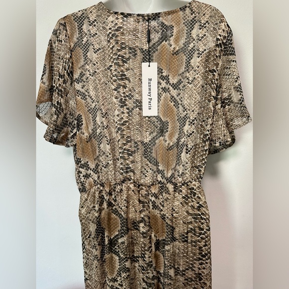 Runway Paris V Neck Maxi Dress in Snakeskin Print - Picture 8 of 12